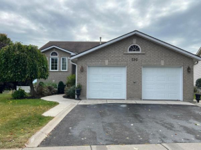 Arbour Ridge Vacation Home - Trail View! 5 bedrooms, 8 beds